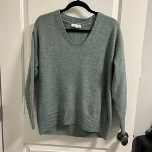 H&M v neck sweater